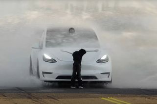 Další plané sliby? Musk oznámil, že ještě tento měsíc spustí jeho Tesla službu robotaxi - Garáž.cz